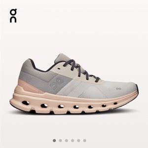 women’s on cloudrunner size 9.5